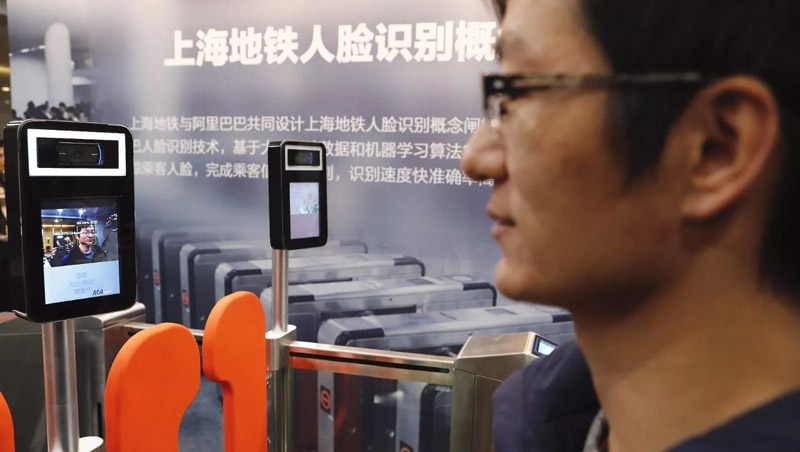 Face recognition device is used in the Shanghai Metro.