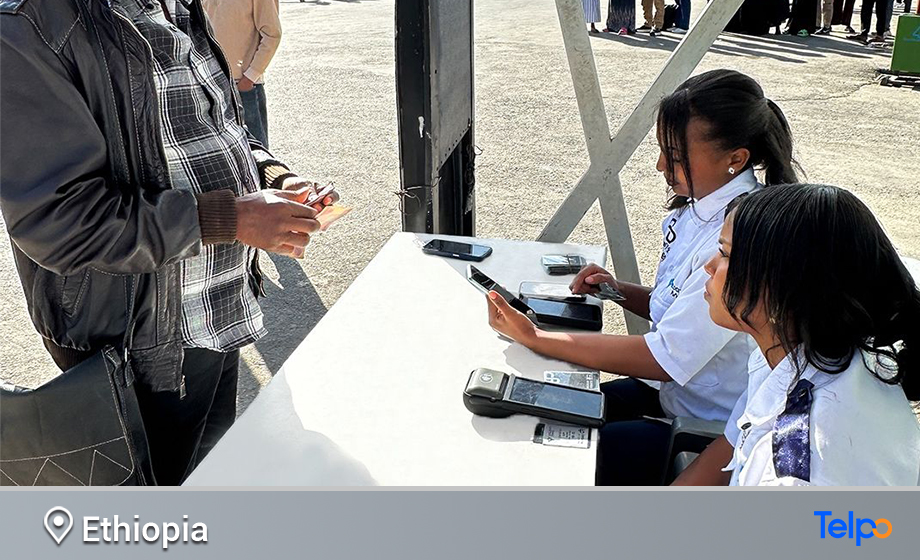 Telpo-M1-handheld-smart-pos-terminal-with-thermal-printer-for-mobile-ticketing-and-payment-receipt