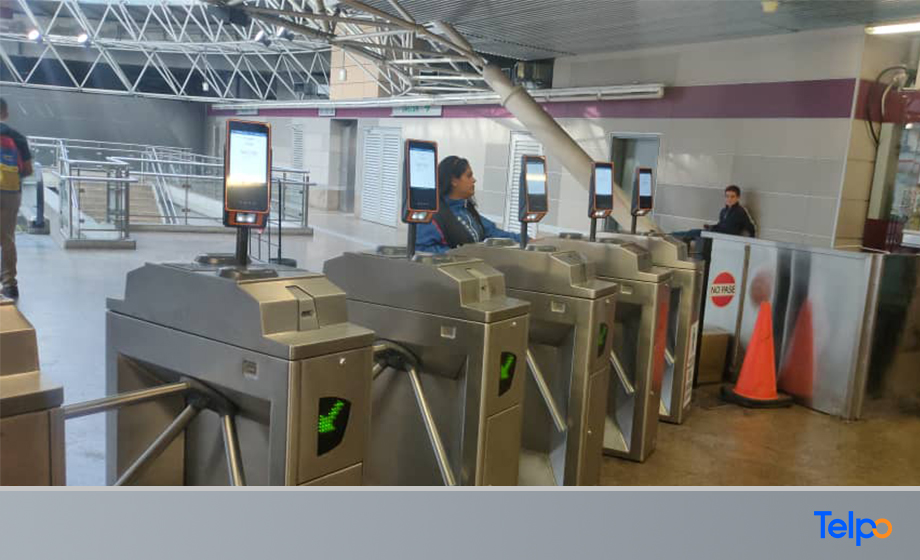 Telpo-T20-card-credit-validator-deployed-in-metro-station-rail-public-transport-ticketing-system